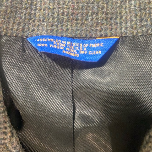 Pendleton Gray Blazer with Tailored Fit and Elbow Patches - Picture 6 of 13